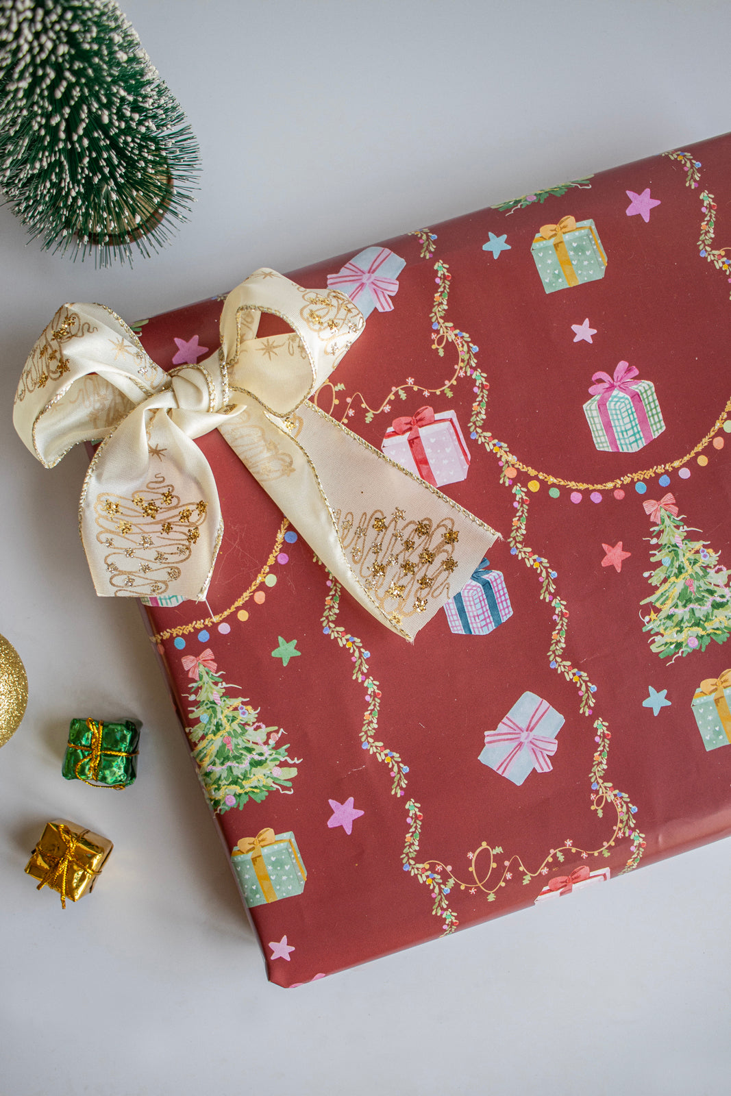 Premium Christmas Wrapping Paper Set – 12 Sheets (4 Designs × 3 Each)